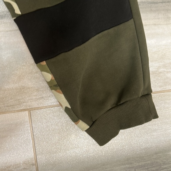 Puma Sweatpants Army and Tan Camo - Picture 6 of 6